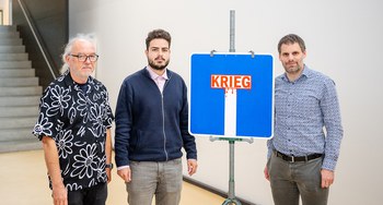 Krieg ist eine Sackgasse - Ein «Verkehrsschild der Gerechtigkeit» an der Universität Liechtenstein