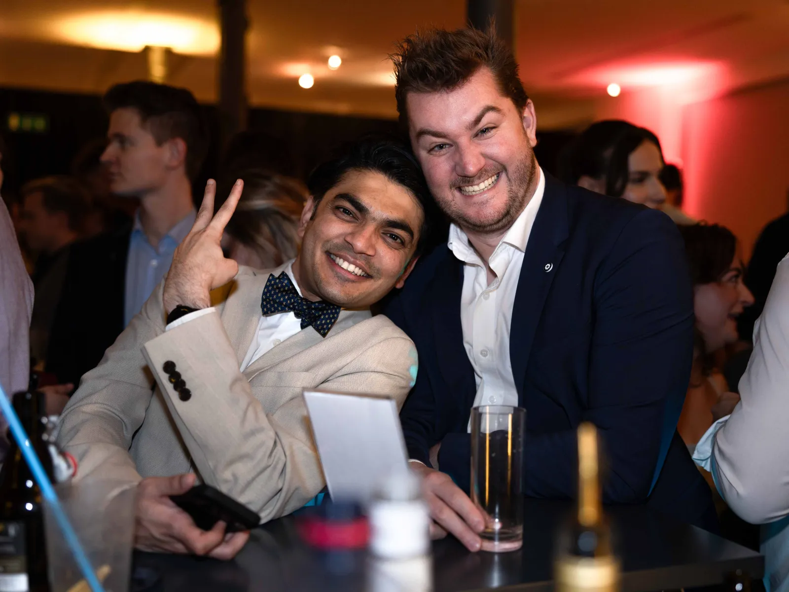 Gaeste-an-der-Bar-Uniball-Liechtenstein