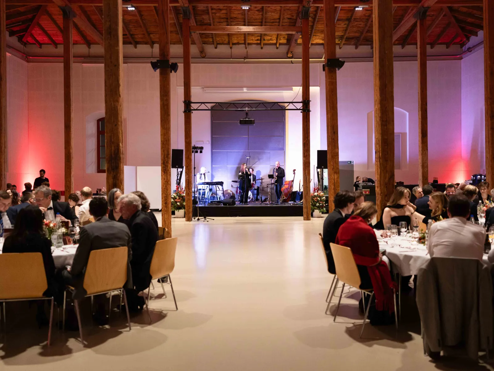 Festsaal-mit-Liveband-Uniball-Uni-Liechtenstein