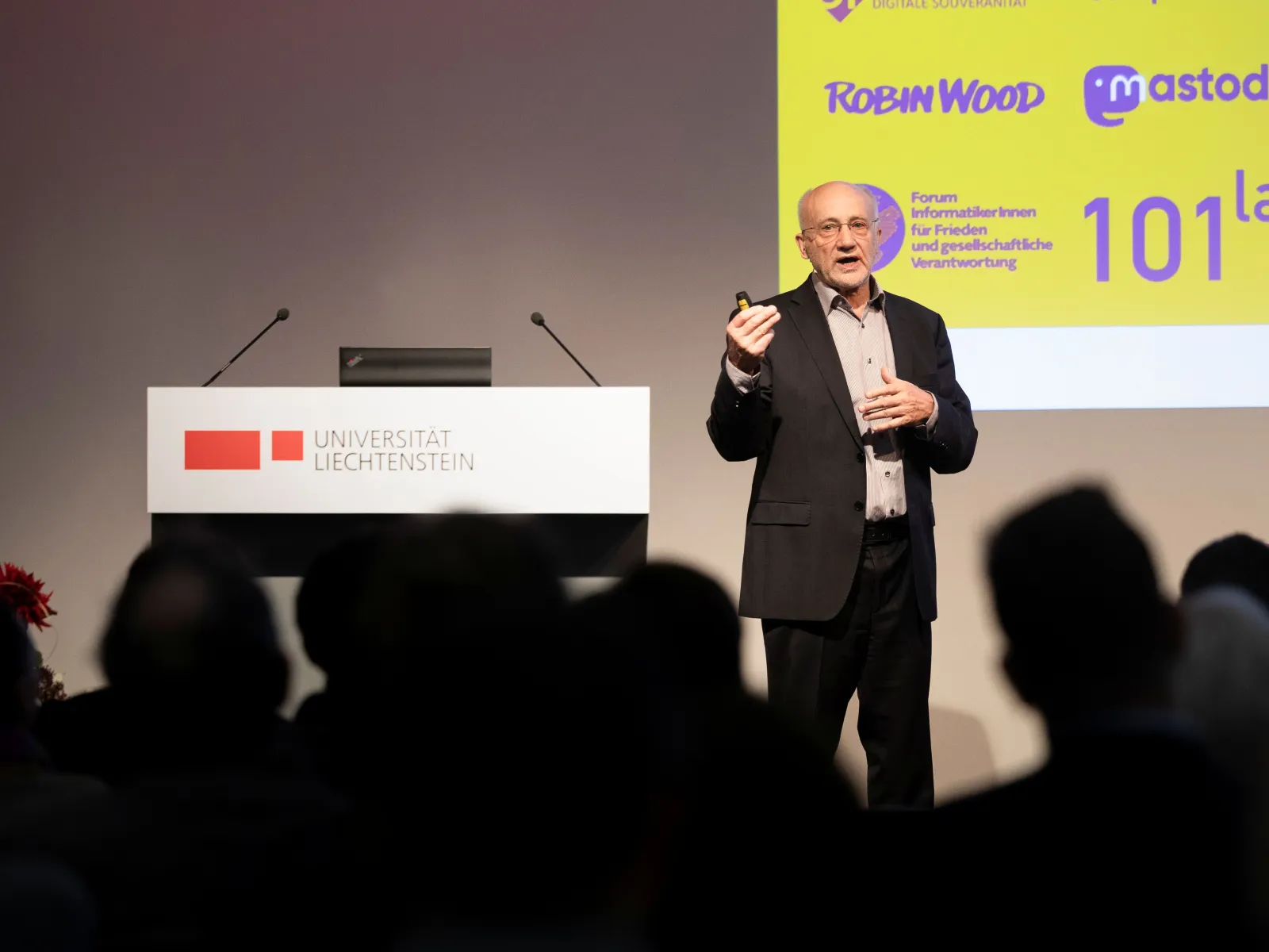 News_Campus-Gespraeche_Harald-Wehnes_Universitaet-Liechtenstein