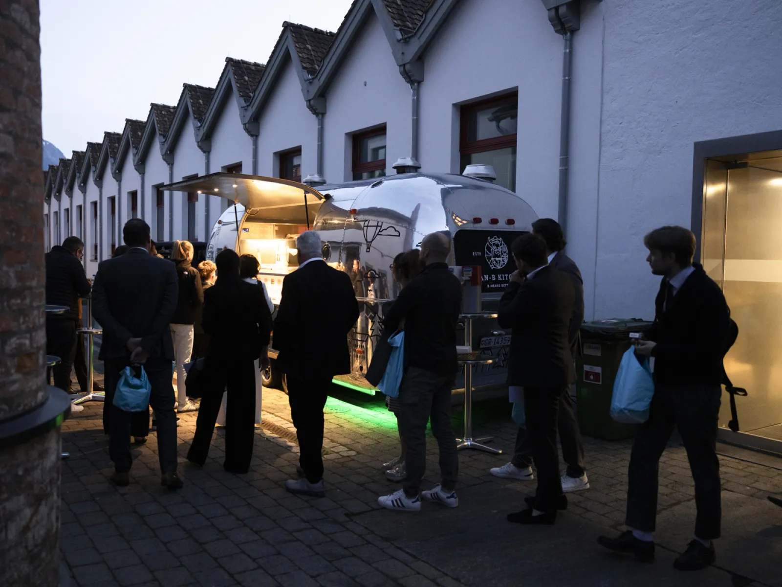 News_Diplomfeier_Blockchain-FinTech_Universitaet-Liechtenstein