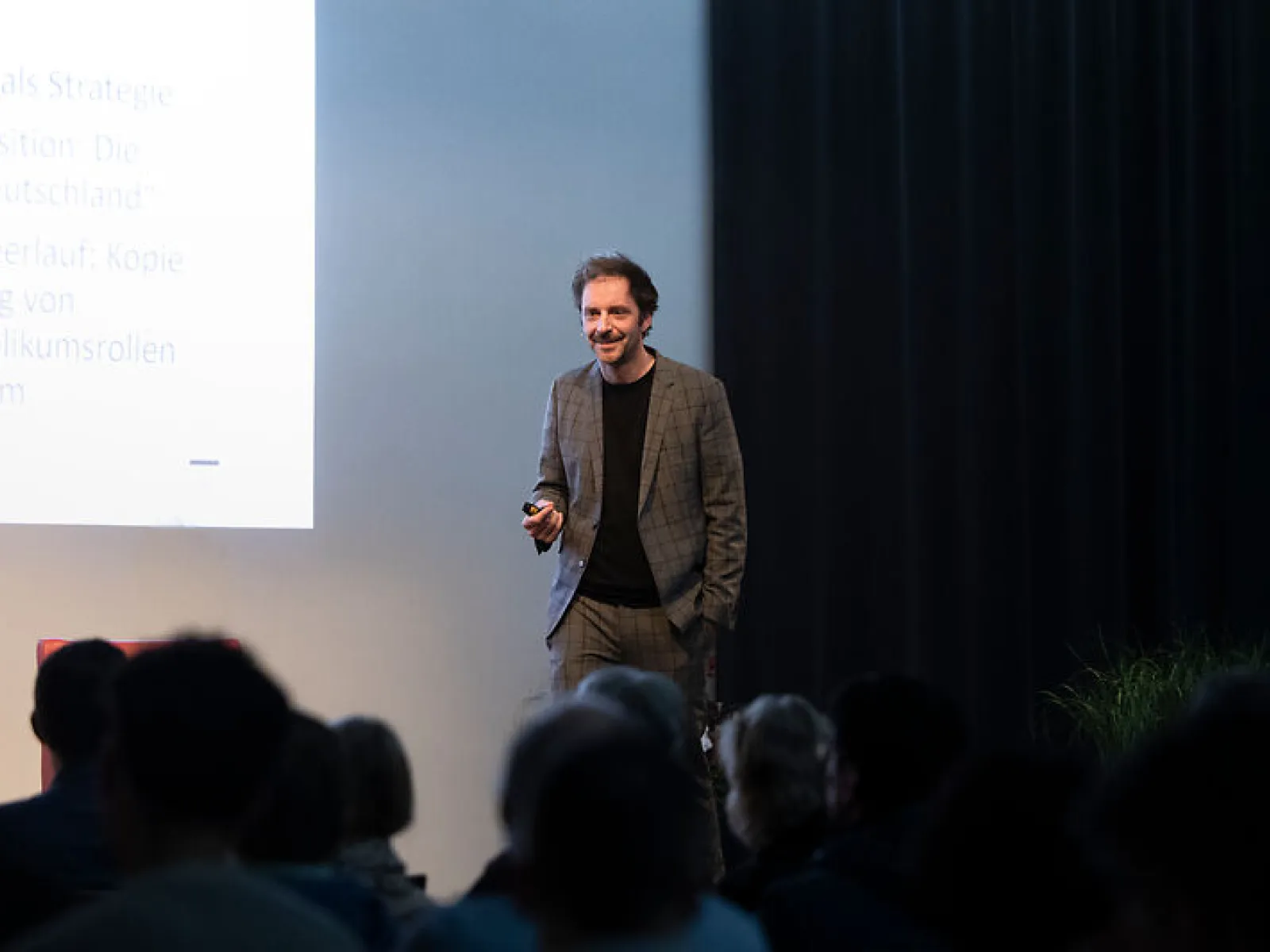 News_Campus-Gespraeche_Nils-Kumkar_Universitaet-Liechtenstein