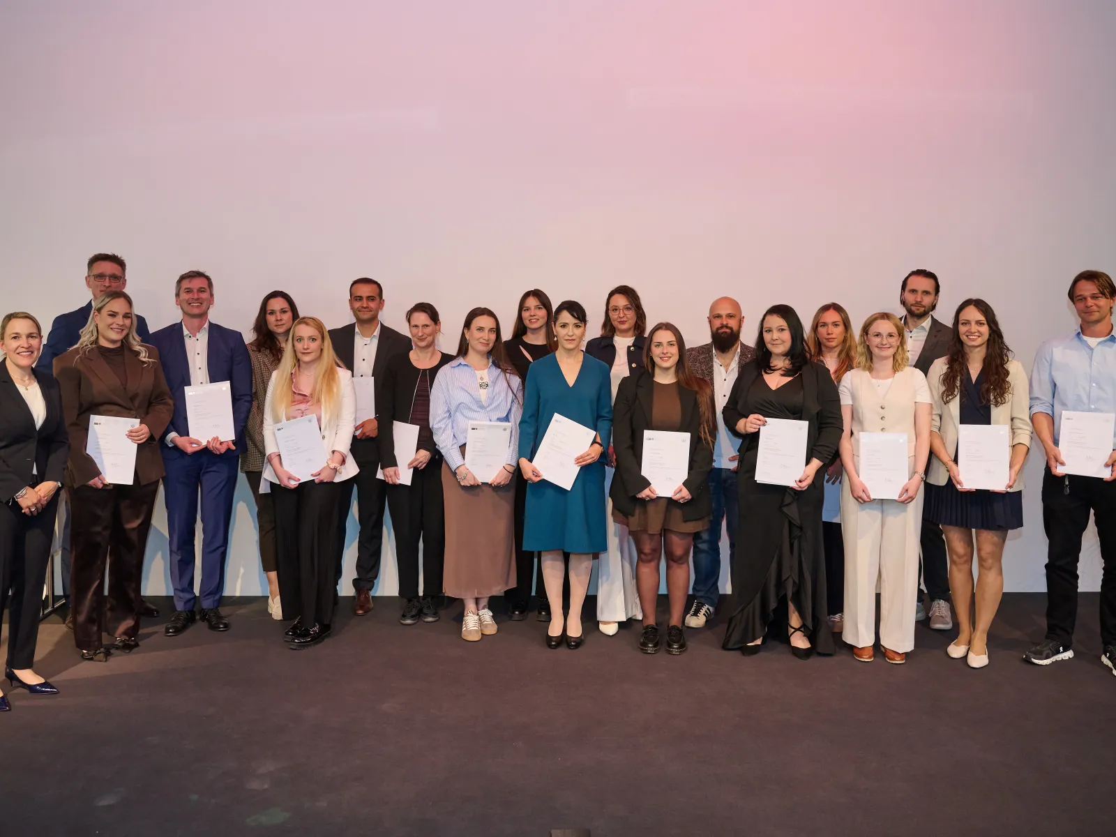 Absolventinnen und Absolventen bei der Diplomfeier Compliance der Universität Liechtenstein