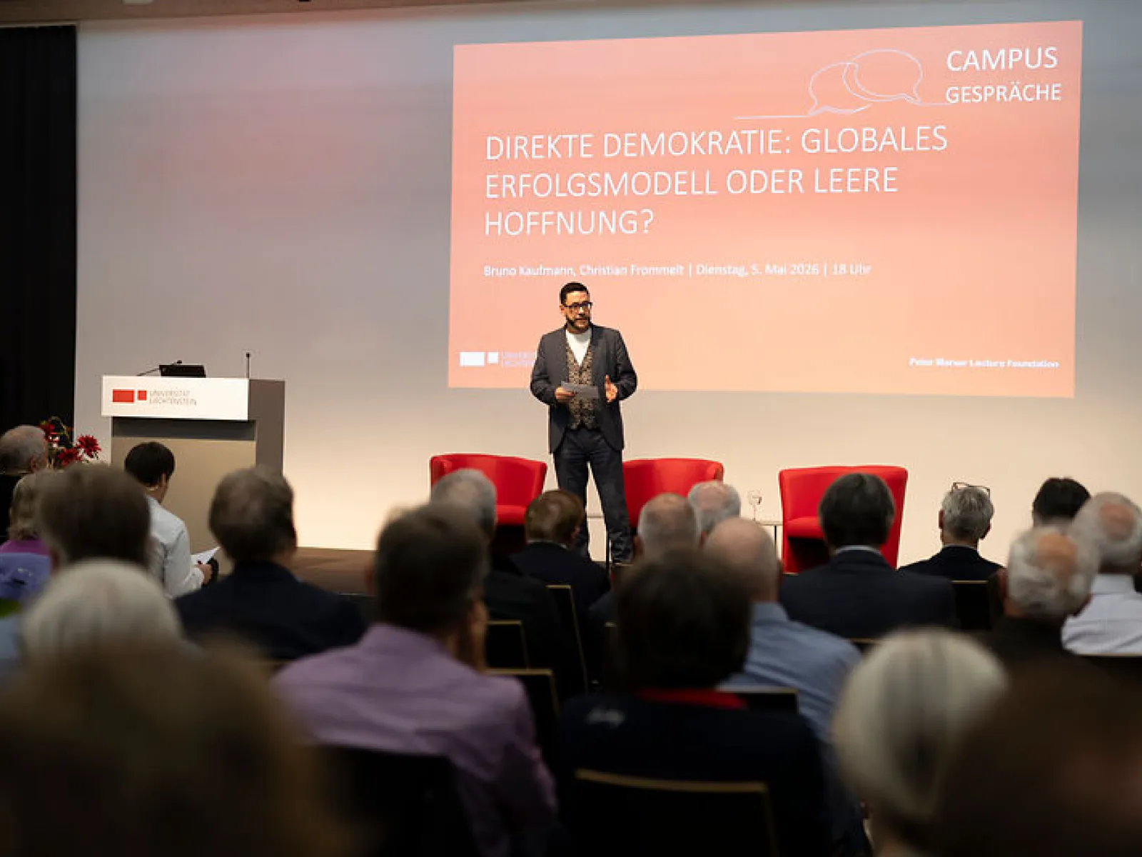 Patrik Schädler spricht beim Campus-Gespräch an der Universität Liechtenstein