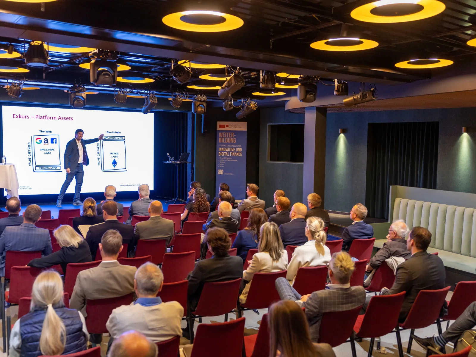 Publikum verfolgt einen Vortrag beim Finance Forum 2026