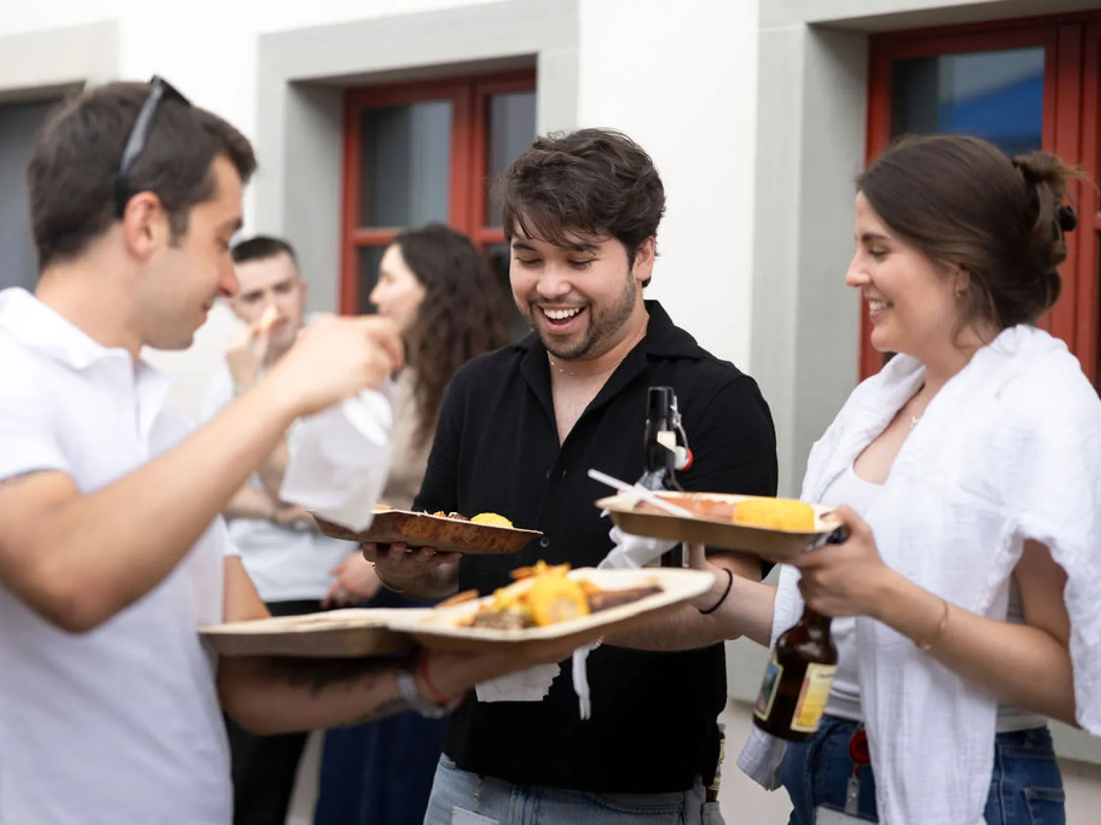 Sommerfest 2026 - Studierende beim BBQ