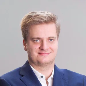 Mitarbeiter:in