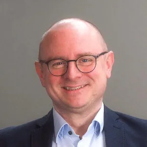 Mitarbeiter:in