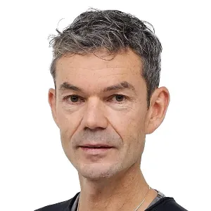Mitarbeiter:in