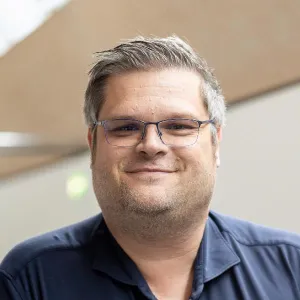 Mitarbeiter:in