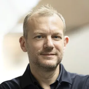 Mitarbeiter:in