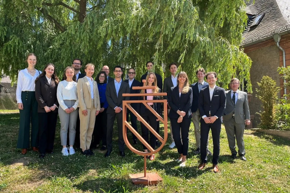 Jeffrey Lee Brüstle, wissenschaftlicher Mitarbeiter an der Universität Liechtenstein, präsentiert seine Forschung zum gemeinnützigen Trust in Liechtenstein auf dem Doktorandenseminar des Deutschen Stiftungsrechtstags 2025.
