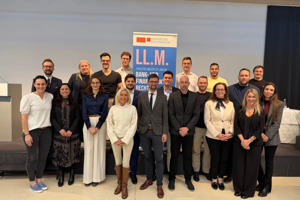Gruppenfoto der Teilnehmenden beim Abschlussmodul an der Universität Liechtenstein