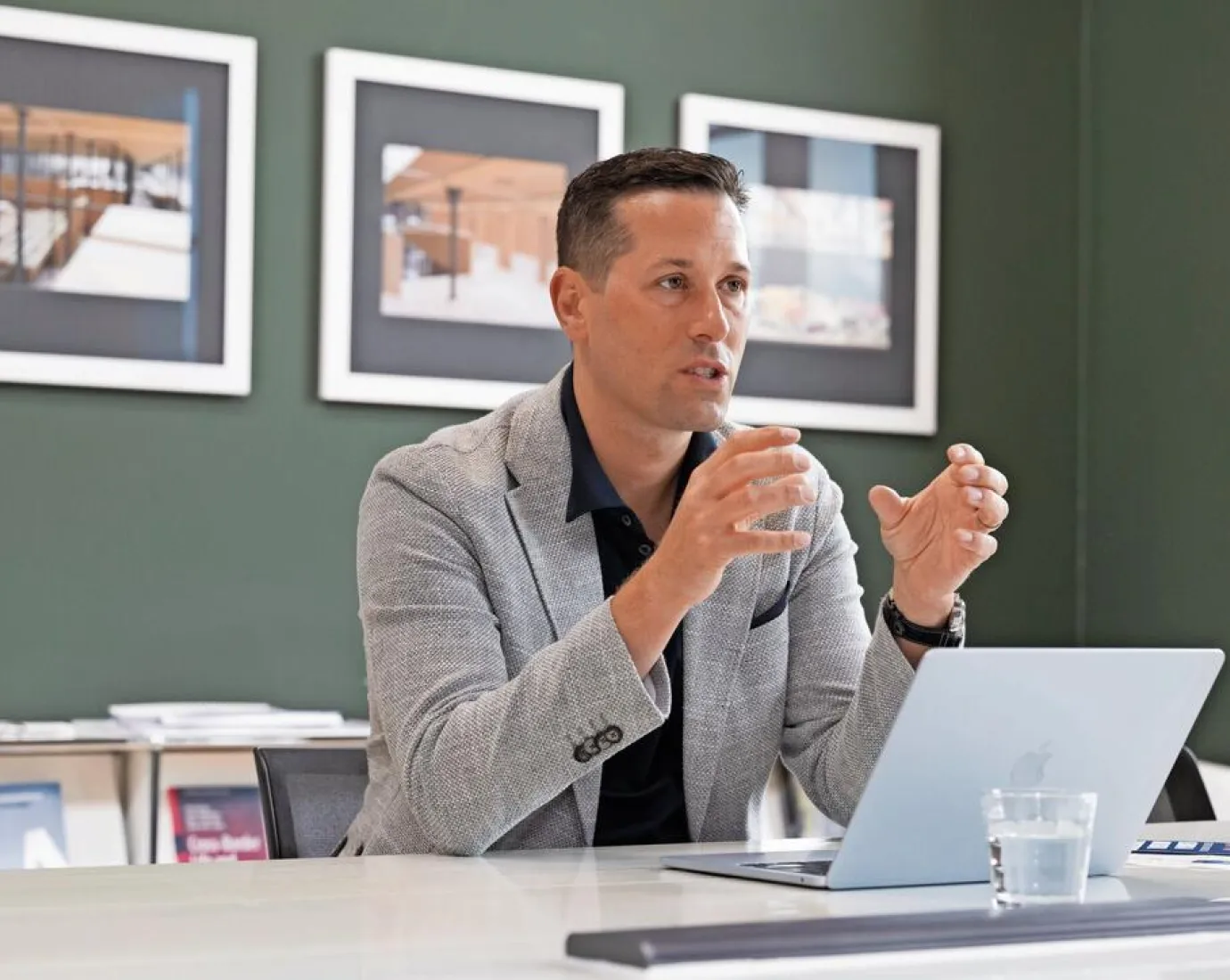 News_Benjamin-van-Giffen_Interview_Universitaet-Liechtenstein