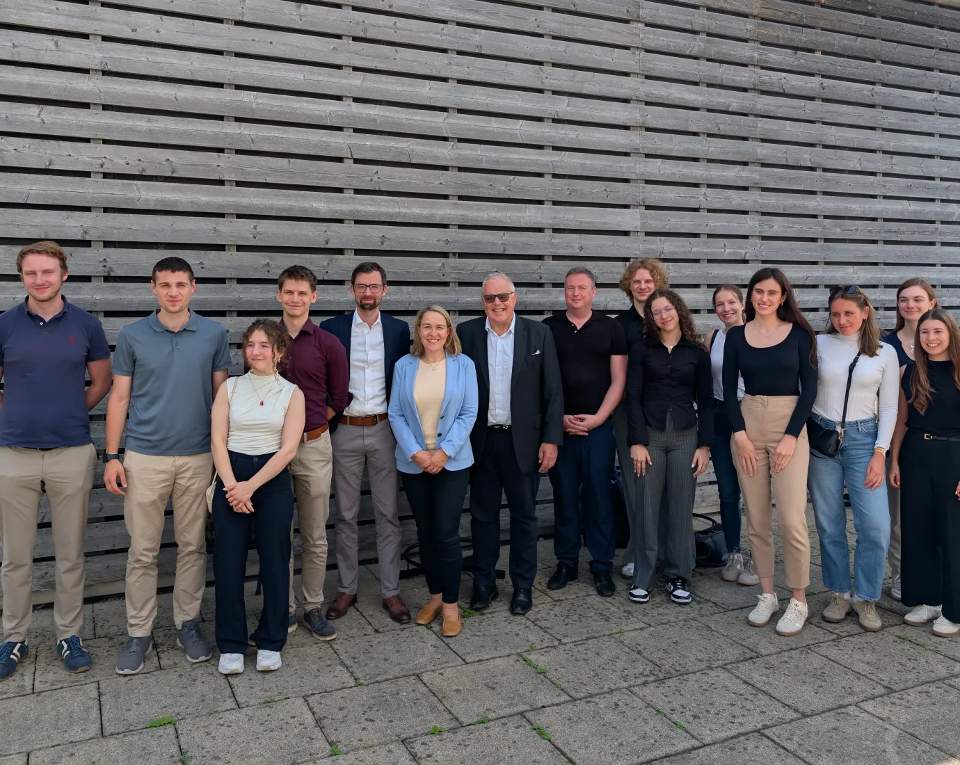 Gruppenbild mit den Besuchern der Universität Linz