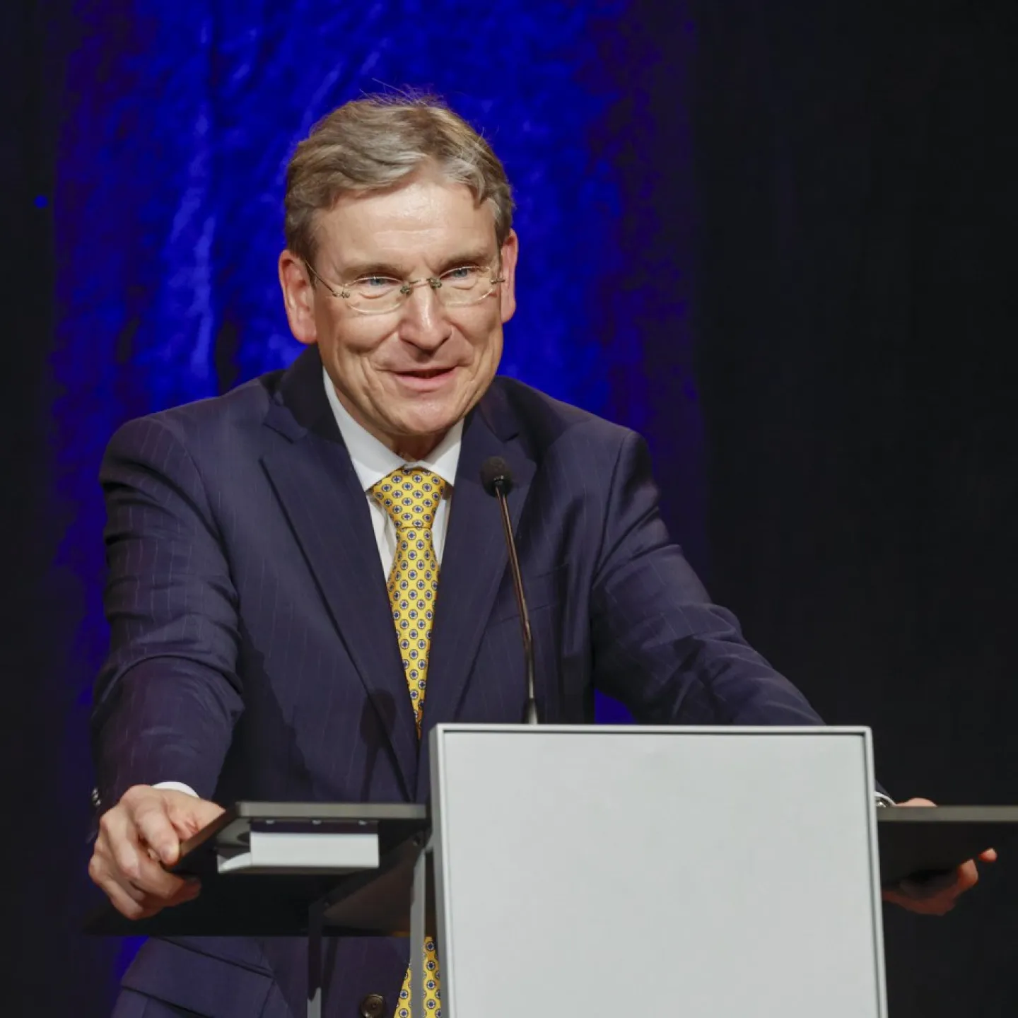 Prof. Dr. Martin Wenz hält eine Rede.