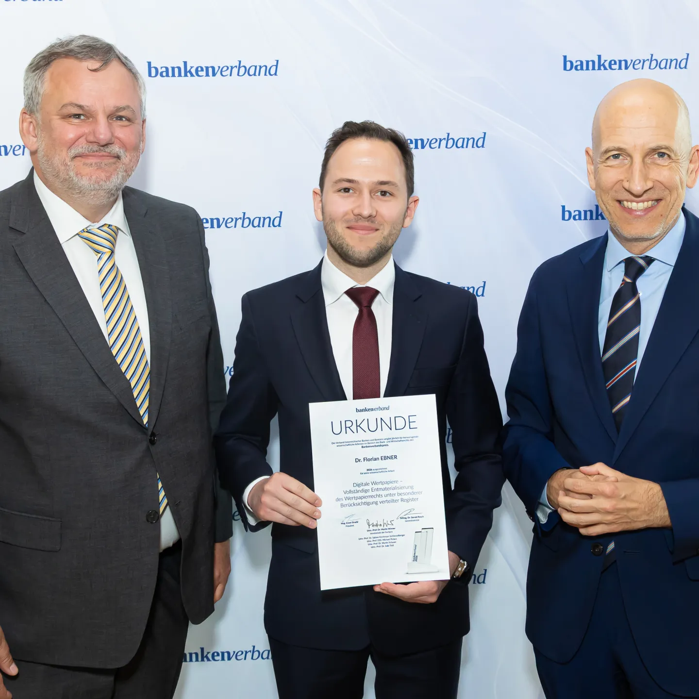 Florian Ebner erhält Auszeichnung