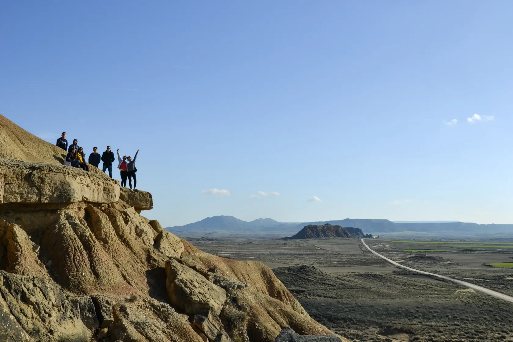 Studierende im Ausland auf Fels