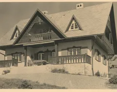 Schwarz-Weiss Aufnahme eines Gebäudes des Architekten Ernst Sommerlad