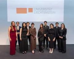 Absolventinnen und Absolventen bei der Diplomfeier der Universität Liechtenstein