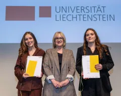 Ausgezeichnete Absolventinnen bei der Diplomfeier der Universität Liechtenstein
