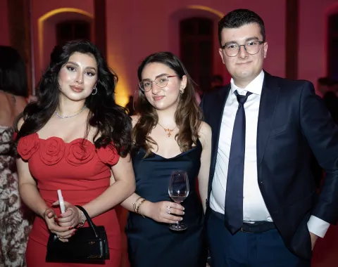 Drei-Gaeste-Posieren-Uniball-Liechtenstein