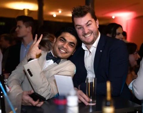 Gaeste-an-der-Bar-Uniball-Liechtenstein