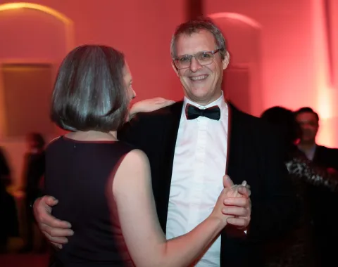 Tanzpaar-glitzerkleid-Uniball-Liechtenstein