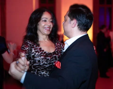 Tanzpaar-glitzerkleid-Uniball-Liechtenstein