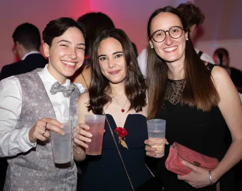 Lachende-Gäste-Uniball