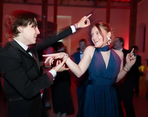 Tanzende-Personen-Uniball