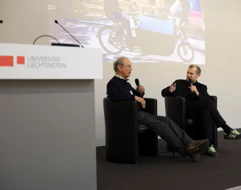 Podiumsdiskussion bei einem Symposium