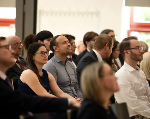 Publikum bei einer Antrittsvorlesung an der Universität Liechtenstein
