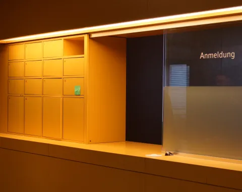 Schalter im Postgebäude in Vaduz 