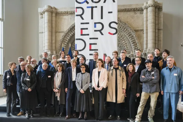 Gruppenfoto von Projektbeteiligten des Wettbewerbs "Quartiers de demain"