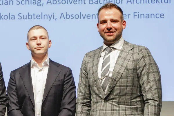 Christian Schlag und Mykola Subtelnyi stehen nebeneinander.