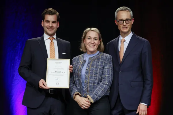 Maximilian Jörg, Prof. Dr. Alexandra Butterstein und Florian Marxer sind gemeinsam auf einem Foto zu sehen.