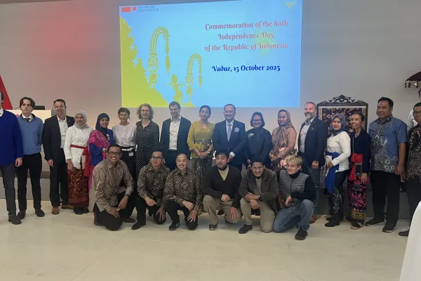 Group photo of the meeting participants