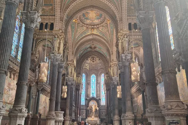 Notre-Dame de Fourvière in Lyon von innen