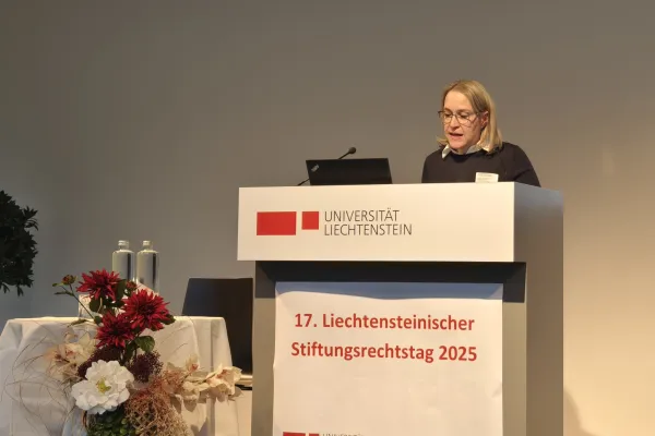 Prof Butterstein am Rednerpult