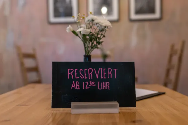 Blogbeitrag_Tischreservierung_Universitaet-Liechtenstein