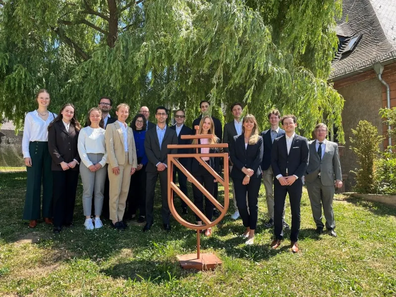 Jeffrey Lee Brüstle, wissenschaftlicher Mitarbeiter an der Universität Liechtenstein, präsentiert seine Forschung zum gemeinnützigen Trust in Liechtenstein auf dem Doktorandenseminar des Deutschen Stiftungsrechtstags 2025.