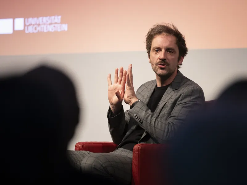 News_Campus-Gespraeche_Nils-Kumkar_Universitaet-Liechtenstein